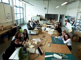 in der Werkstatt der HTW 12_Bach_Arbeit_in_der_Werkstatt_der_HTW